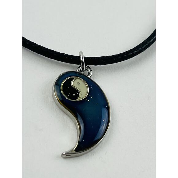 Claire’s Green Blue Purple Pendant Mood Yin Yang Moon Choker Necklace Costume Ch - Picture 4 of 16